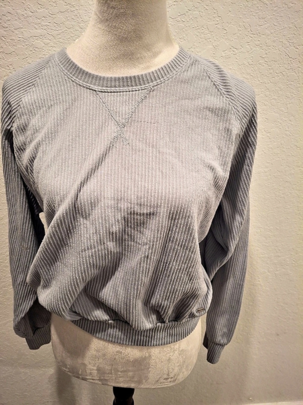 Hollister Ribbed Crewneck Sweatshirt in Gray Size Medium